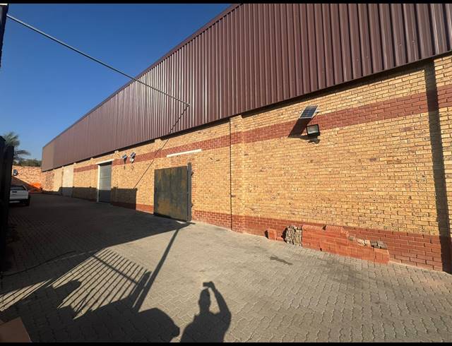 1,000M² WAREHOUSE TO LET IN PRETORIA WEST